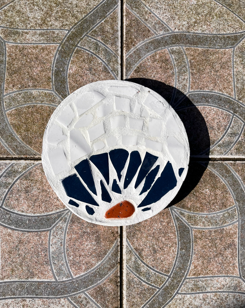 Round stepping stone with tiles